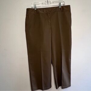 Nautica cocoa brown capris, Sz 16. 98% cotton, 2% spandex.Preowned. EUC.